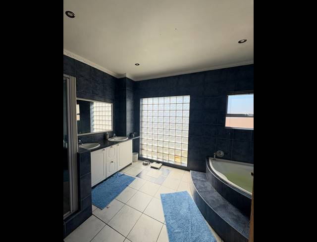 4 BEDROOM TOWNHOUSE FOR SALE IN GLENHAZEL